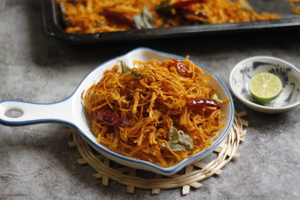 Cách làm khô gà lá chanh cực ngon