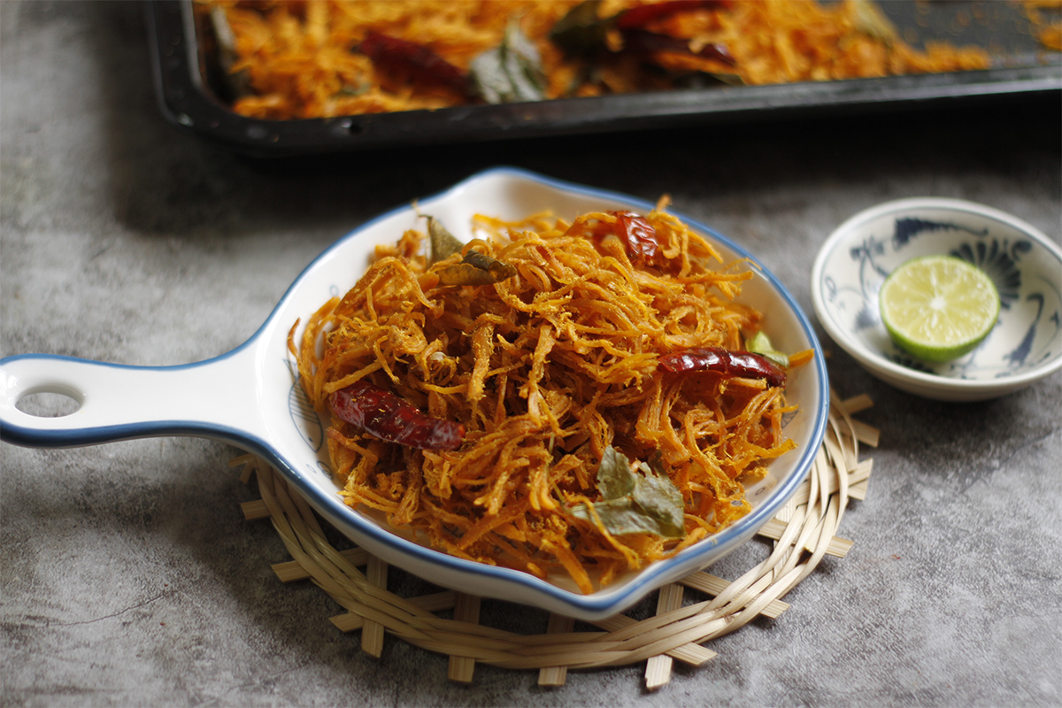 Cách làm khô gà lá chanh cực ngon